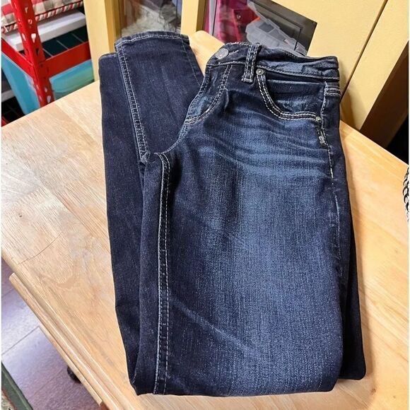 EUC Distressed Dark Wash Silver Jeans Elyse Straight 26 X 32 #YT21 - Picture 1 of 9